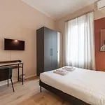 5\' From Central Station, With 2 Bedrooms