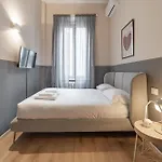 5\' From Central Station, With 2 Bedrooms