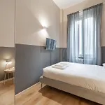 5\' From Central Station, With 2 Bedrooms