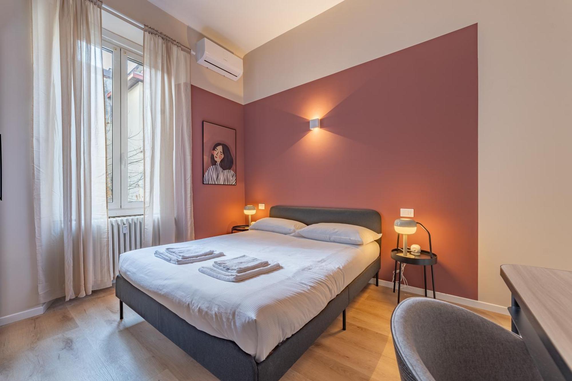 5' From Station, With 2 Bedrooms *