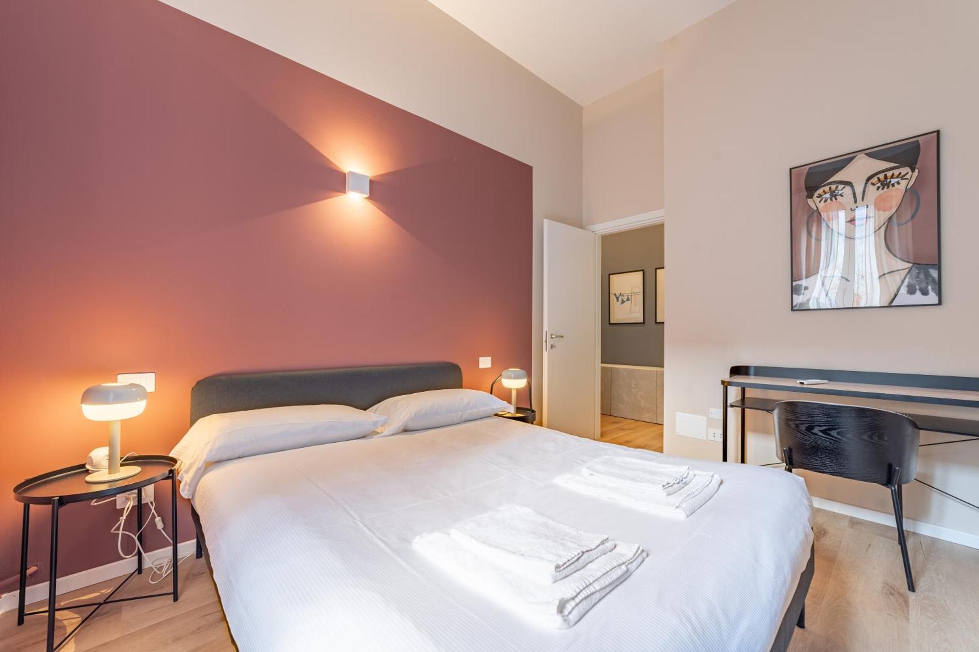 5' From Station, With 2 Bedrooms Appartement