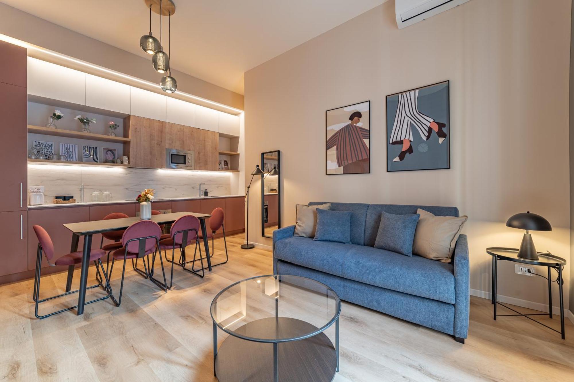 5' From Station, With 2 Bedrooms * Milan